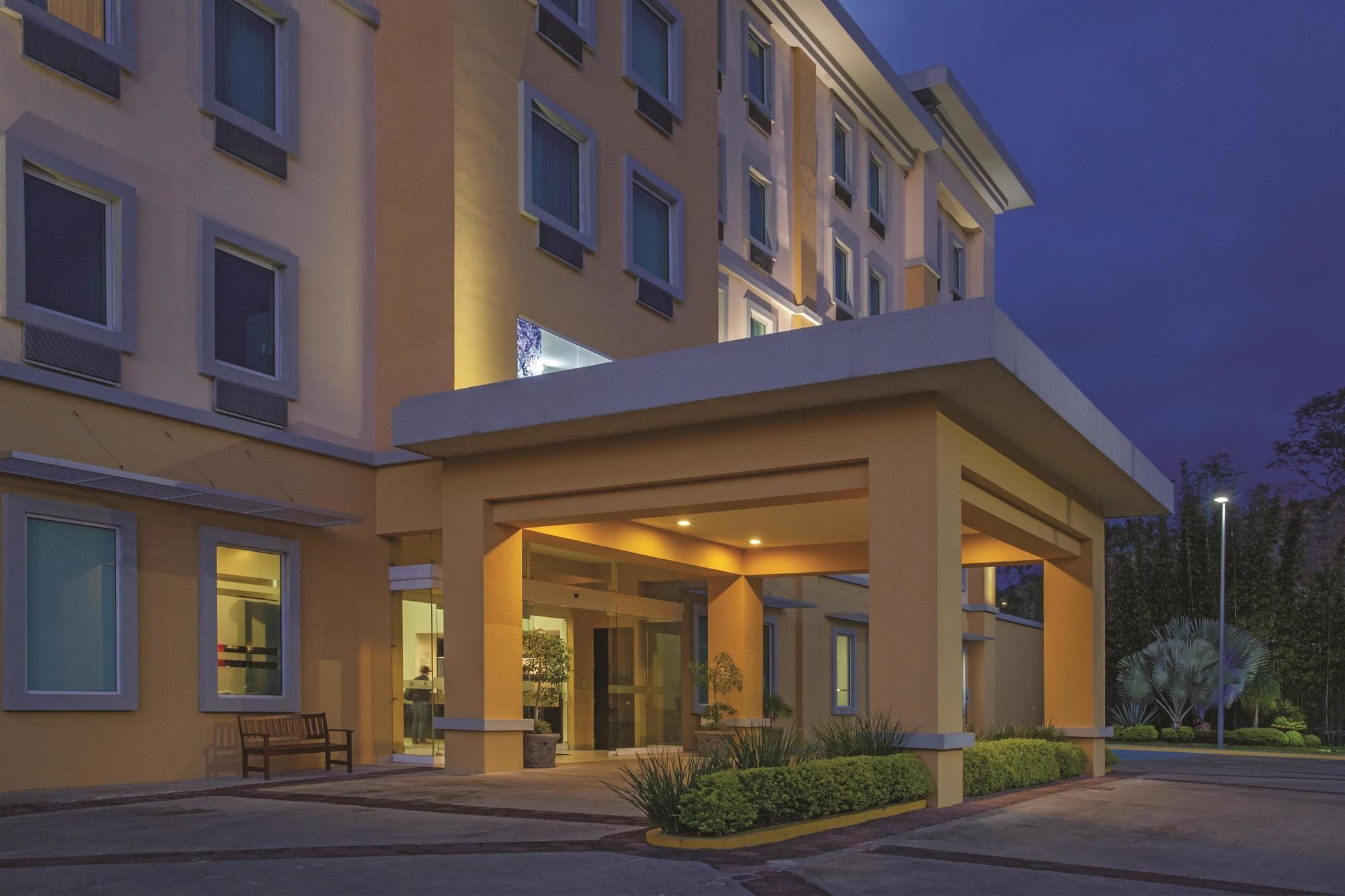 Hotel La Quinta By Wyndham Poza Rica Exterior foto