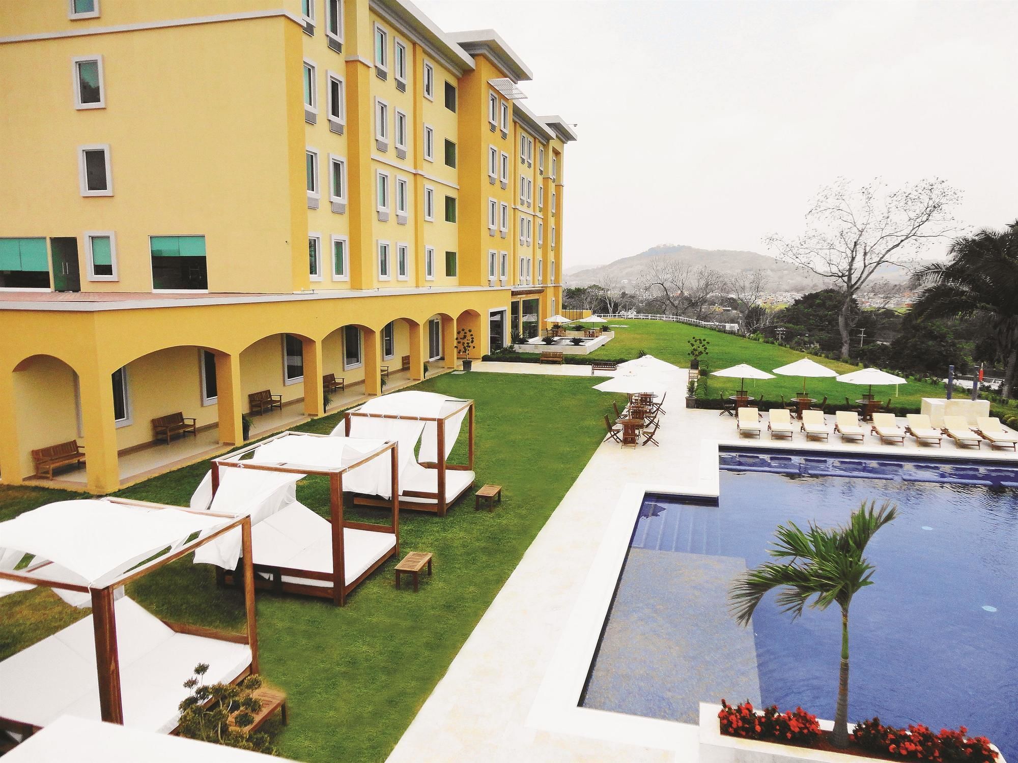 Hotel La Quinta By Wyndham Poza Rica Exterior foto